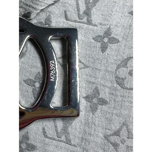 Louis Vuitton Envy LV Monogram Gray Silver Silk Bandeau Scarf Wrap & Brooch - Picture 6 of 7